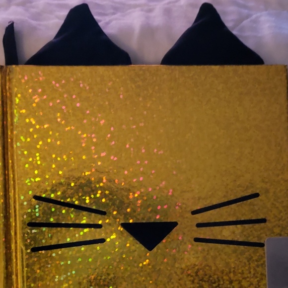 Gold shimmering lined page journal with lock/key. - Picture 3 of 8